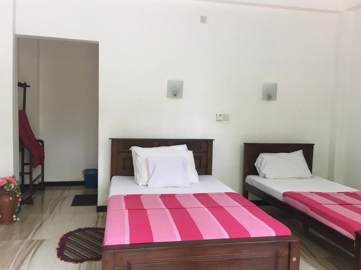 Anthony Guesthouse Hikkaduwa Exterior photo