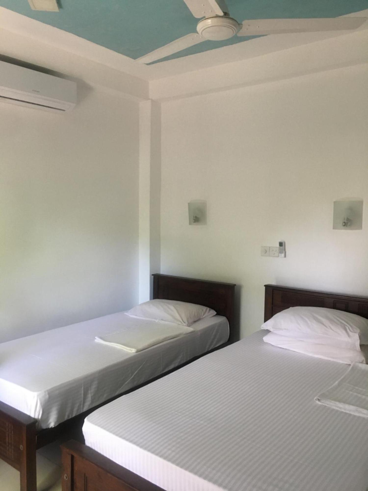 Anthony Guesthouse Hikkaduwa Exterior photo